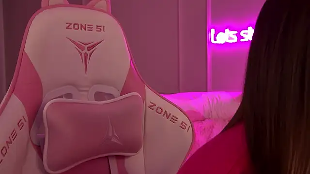 Snapshot of DianaVert chatting on 02.24.25 DianaVert online show from 02.24.25