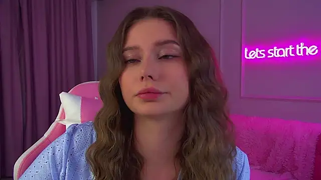 Snapshot of DianaVert chatting on 11.13.25 DianaVert online show from 11.13.25