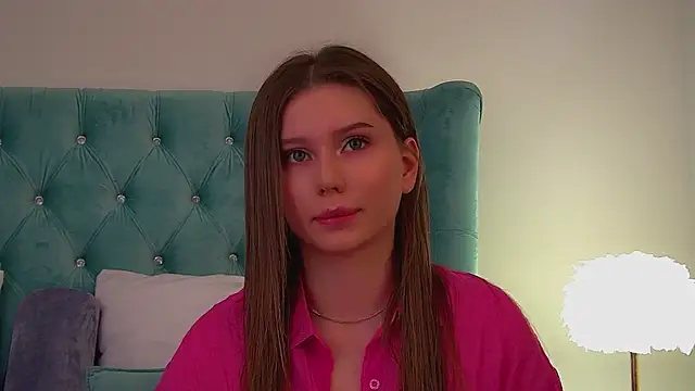 Snapshot of DianaVert chatting on 11.19.25 DianaVert online show from 11.19.25