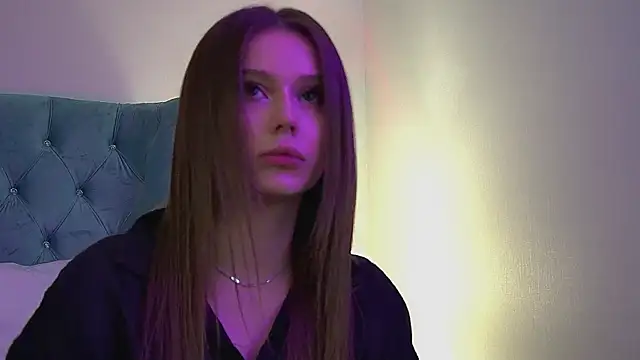 Snapshot of DianaVert chatting on 11.20.25 DianaVert online show from 11.20.25