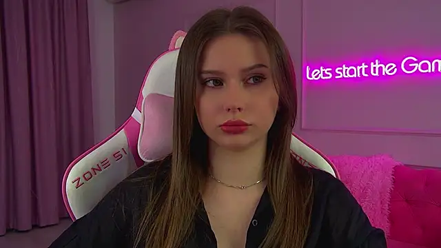 Snapshot of DianaVert chatting on 11.26.25 DianaVert online show from 11.26.25