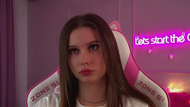 Snapshot of DianaVert chatting on 12.15.25 DianaVert online show from 12.15.25