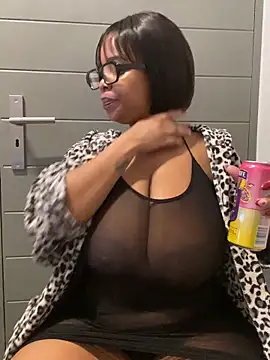 Snapshot of Saggy_areola95 chatting on 06.14.26 Saggy areola95 online show from 06.14.26