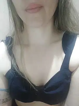 Snapshot of branca18hot chatting on 10.22.25 branca18hot online show from 10.22.25