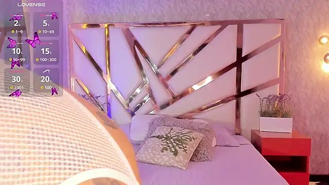 Snapshot of Maya_Bluee chatting on 02.11.25 Maya Bluee online show from 02.11.25