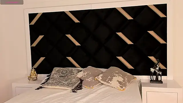 Snapshot of Maya_Bluee chatting on 02.27.25 Maya Bluee online show from 02.27.25