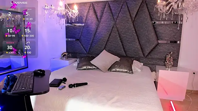 Snapshot of Maya_Bluee chatting on 03.19.25 Maya Bluee online show from 03.19.25