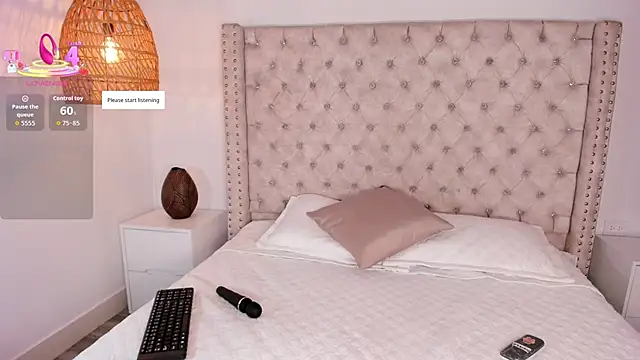 Snapshot of Maya_Bluee chatting on 10.05.25 Maya Bluee online show from 10.05.25