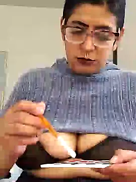 Snapshot of Kittybouncy69 chatting on 01.21.25 Kittybouncy69 online show from 01.21.25