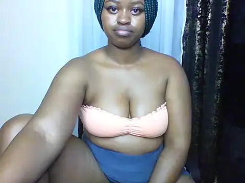 Snapshot of Candii_wet_ chatting on 02.07.25 Candii wet online show from 02.07.25