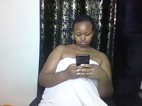 Snapshot of Candii_wet_ chatting on 02.21.25 Candii wet online show from 02.21.25