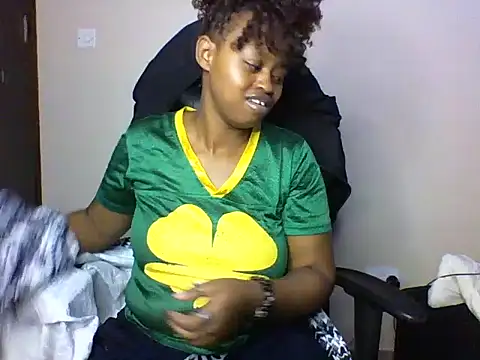 Snapshot of Candii_wet_ chatting on 11.13.25 Candii wet online show from 11.13.25