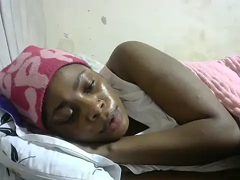 Snapshot of sweetgirlDora chatting on 10.04.25 sweetgirlDora online show from 10.04.25