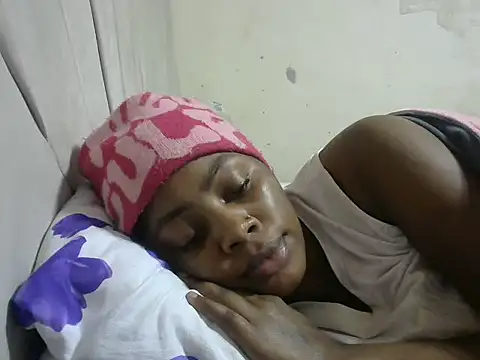 Snapshot of sweetgirlDora chatting on 10.05.25 sweetgirlDora online show from 10.05.25