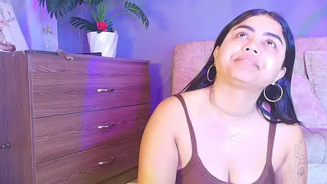 Snapshot of jade_brunnette chatting on 06.25.26 jade brunnette online show from 06.25.26