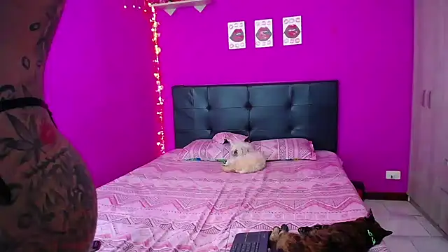 Snapshot of Zaratattoox chatting on 12.20.24 Zaratattoox online show from 12.20.24