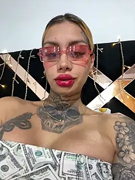 Snapshot of Zaratattoox chatting on 10.11.25 Zaratattoox online show from 10.11.25