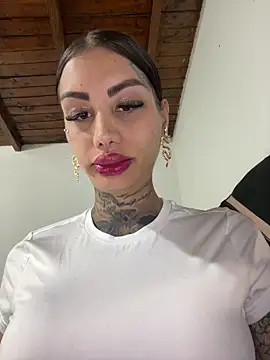 Snapshot of Zaratattoox chatting on 06.05.26 Zaratattoox online show from 06.05.26