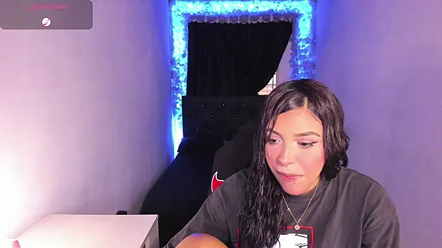 Snapshot of Mariana_Hasper_ chatting on 02.08.25 Mariana Hasper online show from 02.08.25