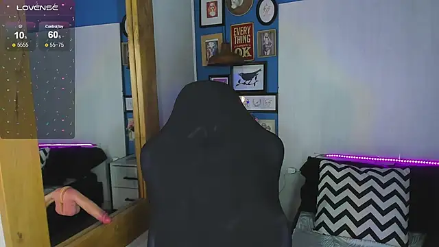 VladHellsing4 online show from 11.19.25