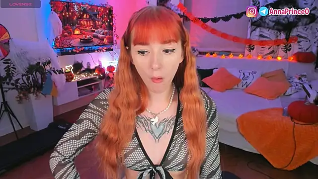 Snapshot of Anna_Prince chatting on 10.20.25 Anna Prince online show from 10.20.25