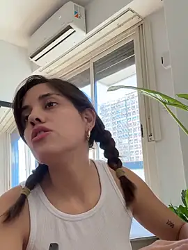 Snapshot of SaraLatinayPrimiciax chatting on 01.15.25 SaraLatinayPrimiciax online show from 01.15.25