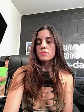 Snapshot of SaraLatinayPrimiciax chatting on 11.04.25 SaraLatinayPrimiciax online show from 11.04.25