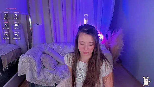 Snapshot of Goldy_Grace_ chatting on 02.19.25 Goldy Grace online show from 02.19.25