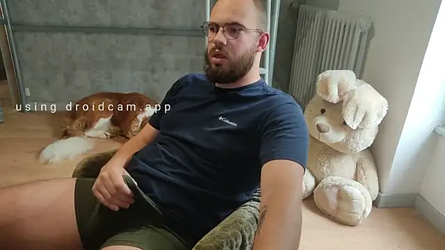 Snapshot of azagoul222 chatting on 09.10.25 azagoul222 online show from 09.10.25