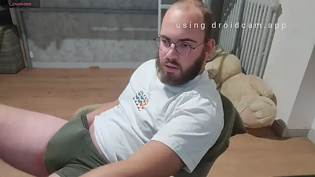 Snapshot of azagoul222 chatting on 09.15.25 azagoul222 online show from 09.15.25