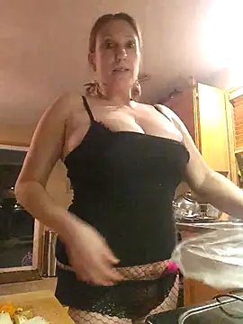 Snapshot of lilyhornyhousewife chatting on 02.21.25 lilyhornyhousewife online show from 02.21.25