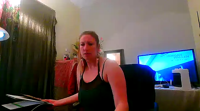 Snapshot of lilyhornyhousewife chatting on 03.18.25 lilyhornyhousewife online show from 03.18.25