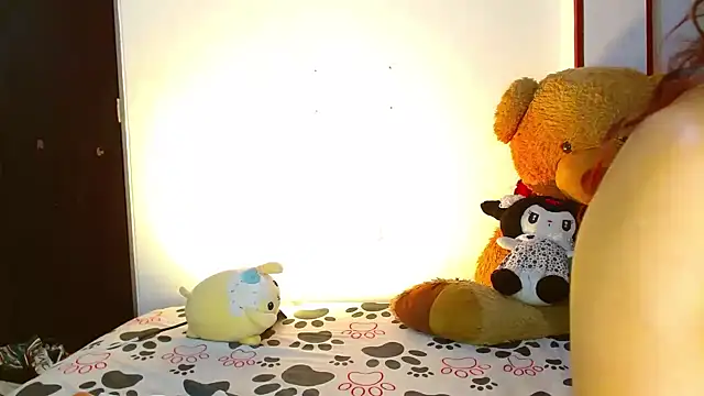 Snapshot of Maruu_miauu chatting on 11.19.25 Maruu miauu online show from 11.19.25