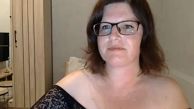 Snapshot of CrimsonMistress chatting on 10.07.25 CrimsonMistress online show from 10.07.25