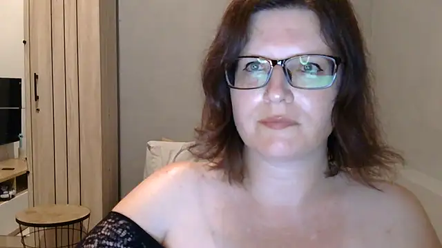 Snapshot of CrimsonMistress chatting on 10.08.25 CrimsonMistress online show from 10.08.25