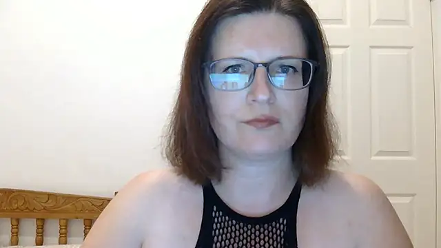 Snapshot of CrimsonMistress chatting on 12.04.25 CrimsonMistress online show from 12.04.25