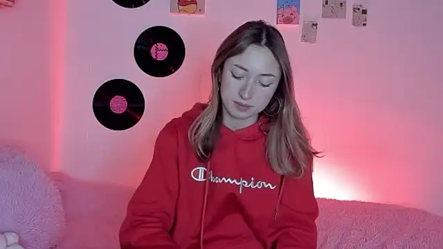 Snapshot of Imsophie_collins chatting on 10.19.25 Imsophie collins online show from 10.19.25