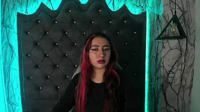 larissa01  online show from 02.20.25