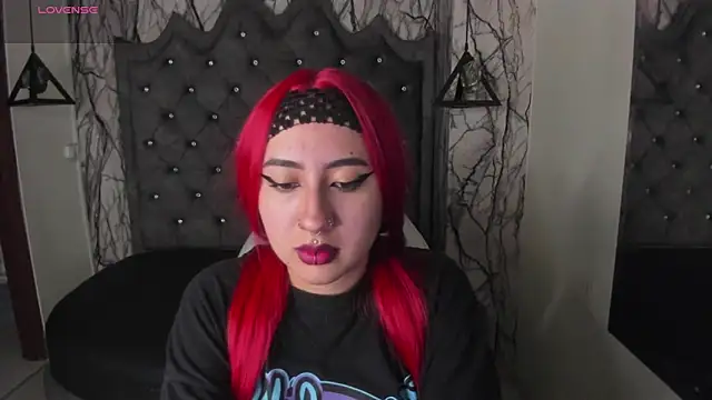 larissa01  online show from 03.08.25