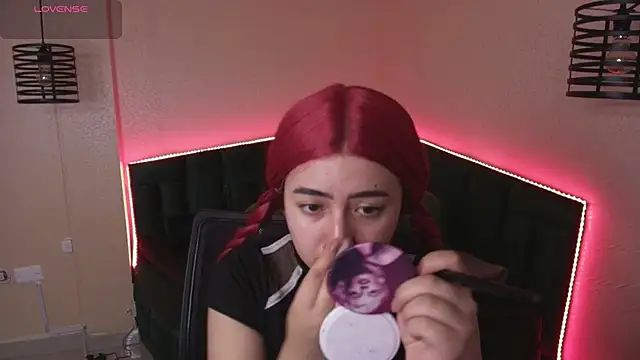 larissa01  online show from 03.20.25