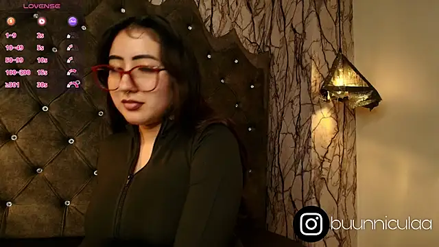 larissa01  online show from 09.16.25