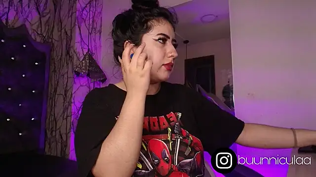 larissa01  online show from 10.04.25