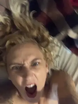 Snapshot of degiggxxx chatting on 09.27.25 degiggxxx online show from 09.27.25