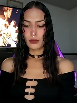 Snapshot of Lanna_hott_ chatting on 10.10.25 Lanna hott  online show from 10.10.25