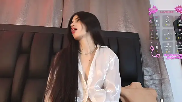 Snapshot of SaraRoy_ chatting on 06.21.26 SaraRoy online show from 06.21.26