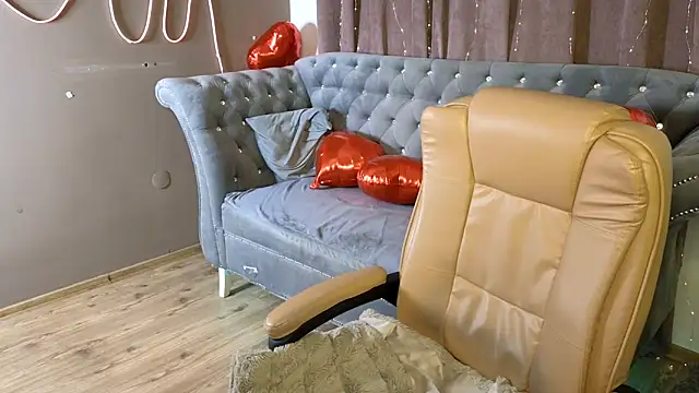 GloriNichols online show from 03.23.25