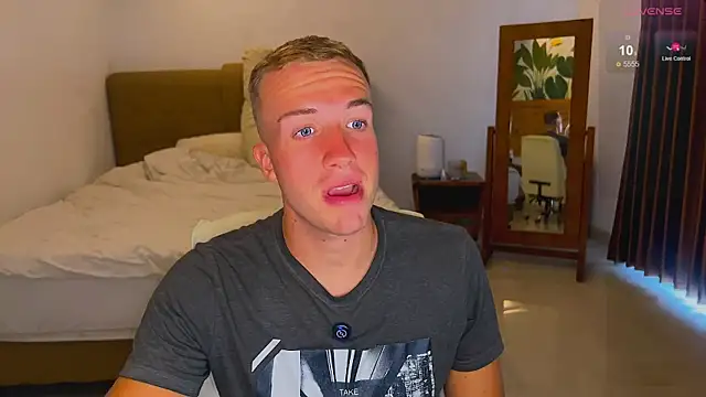 Snapshot of tommy_cumfinger chatting on 09.18.25 tommy cumfinger online show from 09.18.25