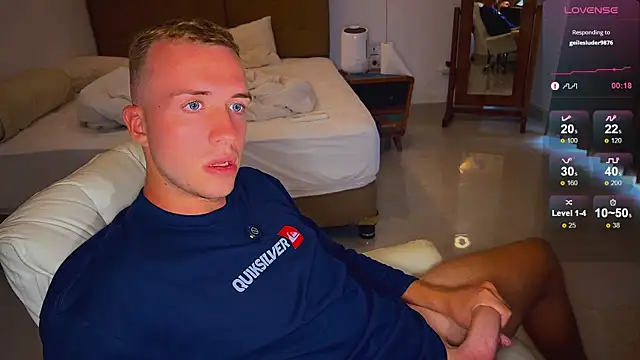 Snapshot of tommy_cumfinger chatting on 10.29.25 tommy cumfinger online show from 10.29.25