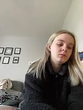 Snapshot of princess_blondex chatting on 02.24.25 princess blondex online show from 02.24.25