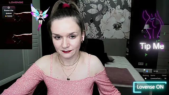 AriaGray online show from 10.17.25